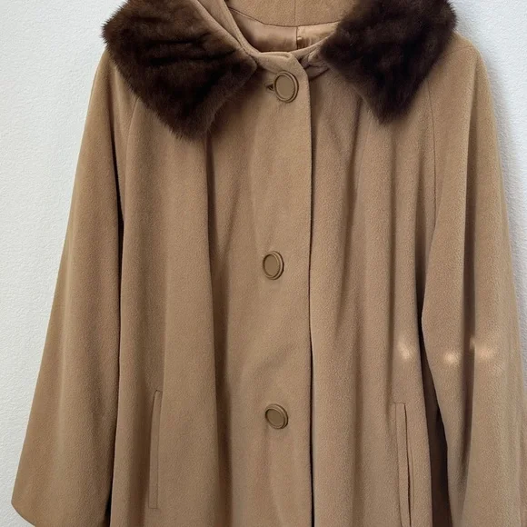 Vintage Kashmiracle Tan Coat with Faux Fur Collar - Picture 3 of 13